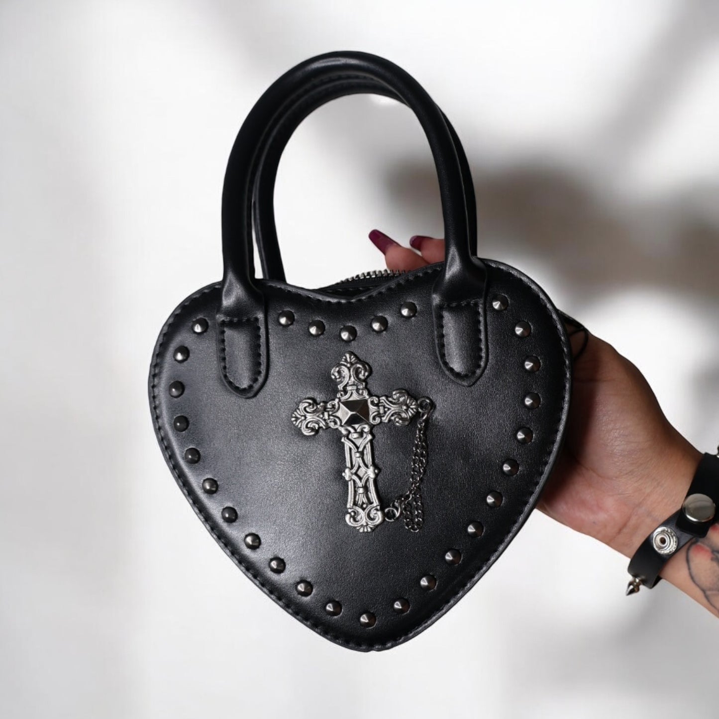 Sanctum Cross | Bolso de Mano Gótico con Diseño de Cruz