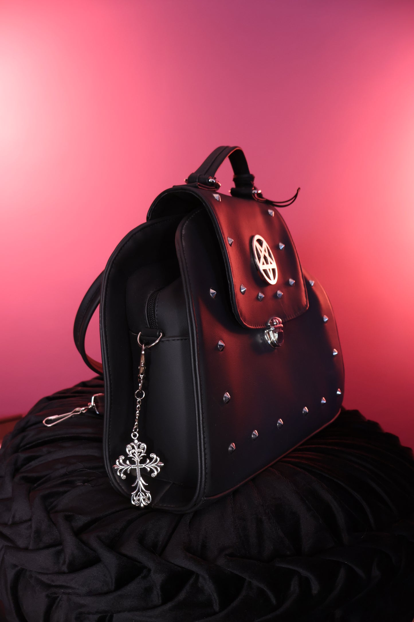 Occult Messenger | Mochila Gótica Elegante con Diseño Pentagrama