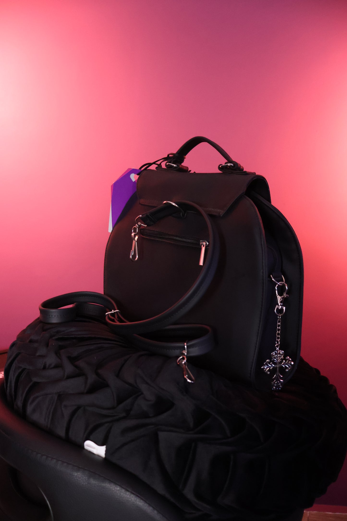 Occult Messenger | Mochila Gótica Elegante con Diseño Pentagrama