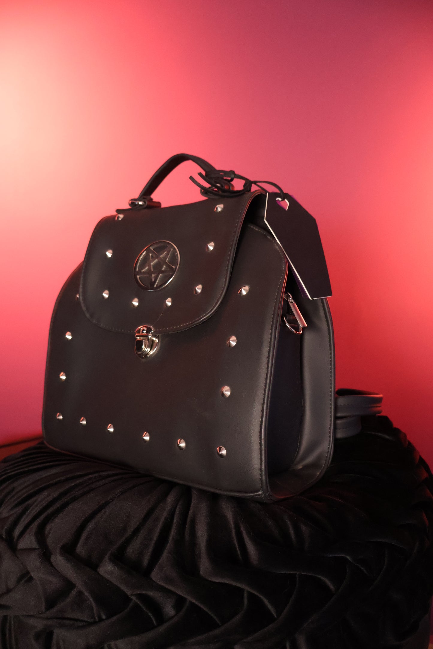 Occult Messenger | Mochila Gótica Elegante con Diseño Pentagrama