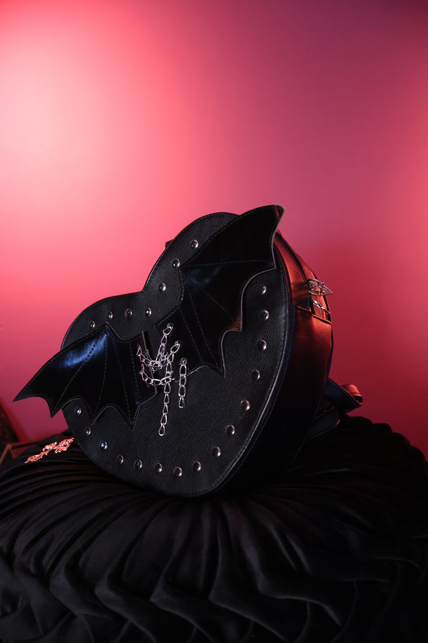 Nocturne Goddess | Mochila Gótica de Corazón con Alas de Murciélago y Cadena
