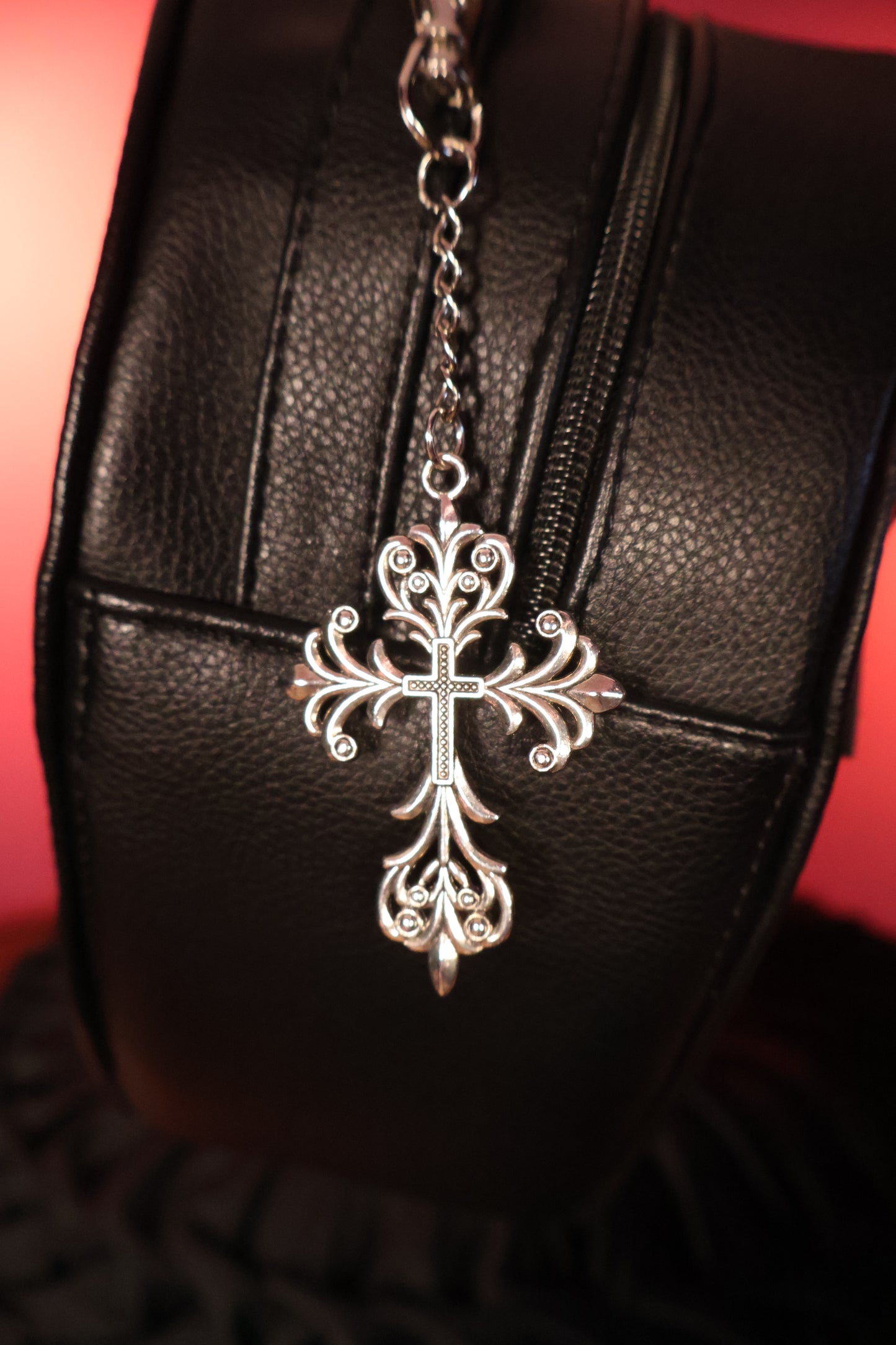 Nocturne Goddess | Mochila Gótica de Corazón con Alas de Murciélago y Cadena