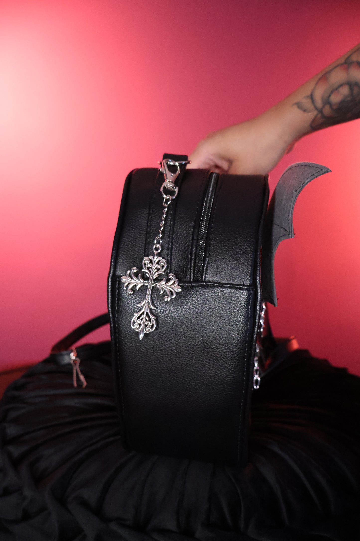 Nocturne Goddess | Mochila Gótica de Corazón con Alas de Murciélago y Cadena