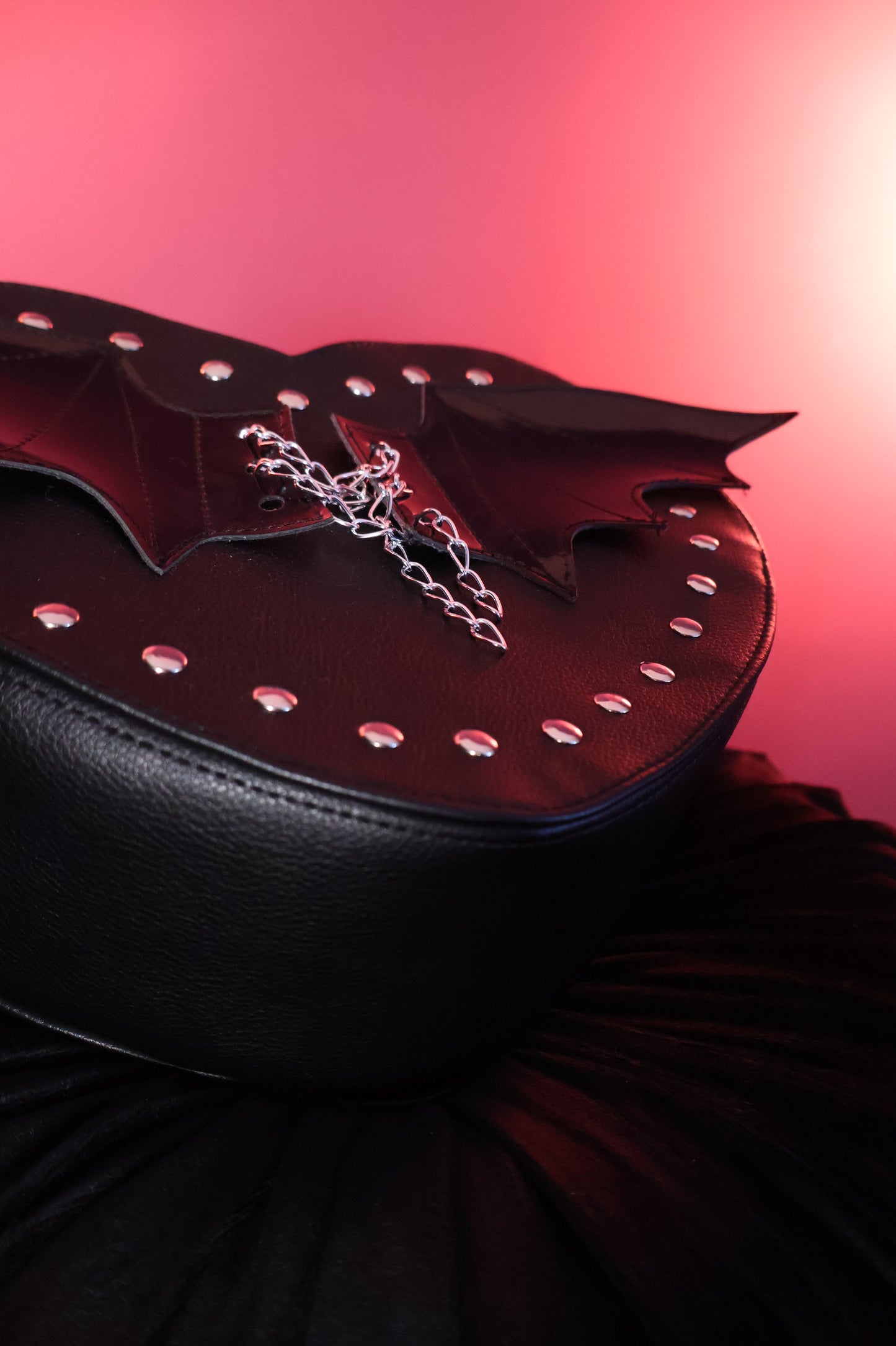 Nocturne Goddess | Mochila Gótica de Corazón con Alas de Murciélago y Cadena