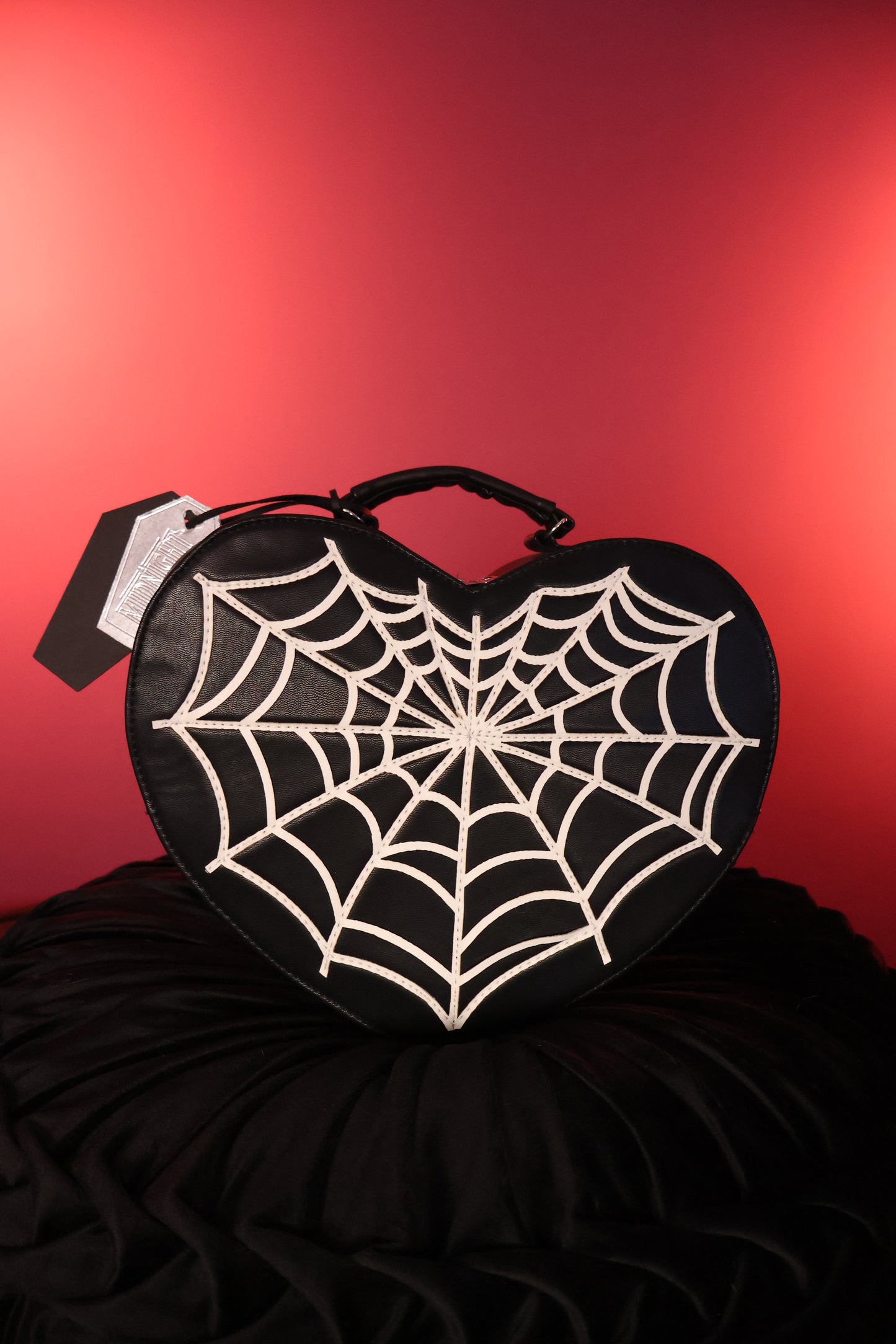 Nocturnal Sanctum | Mochila Gótica de Corazón con Diseño Telaraña