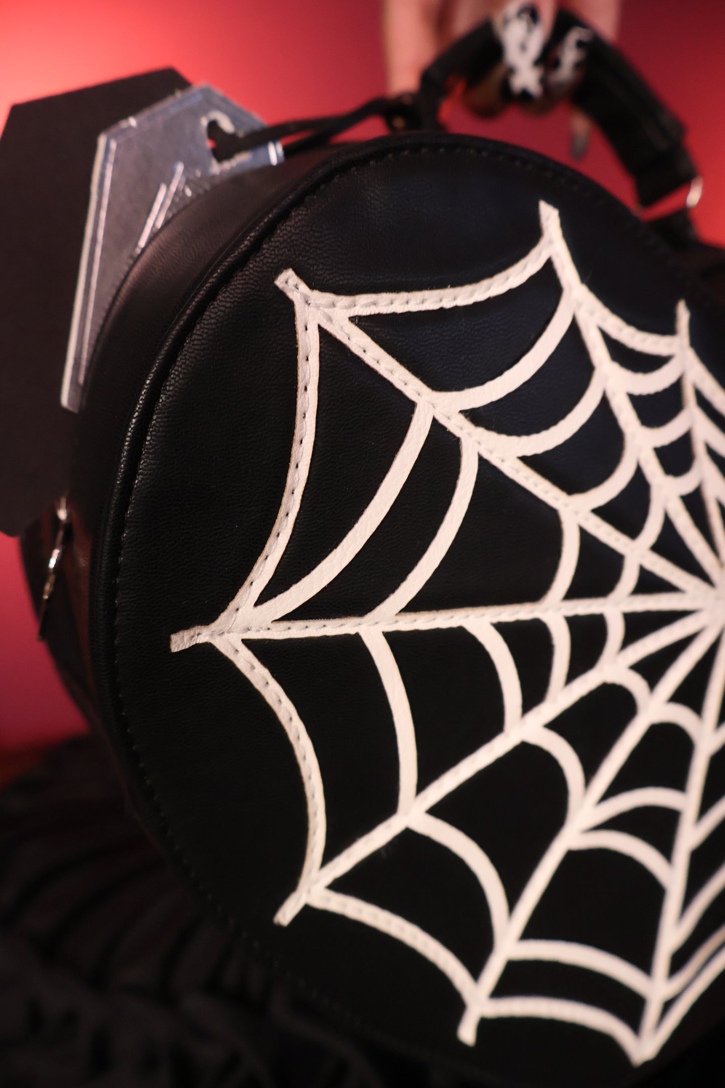 Nocturnal Sanctum | Mochila Gótica de Corazón con Diseño Telaraña