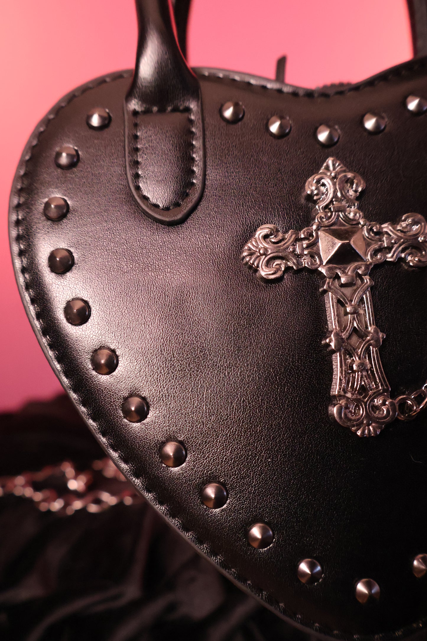 Sanctum Cross | Bolso de Mano Gótico con Diseño de Cruz