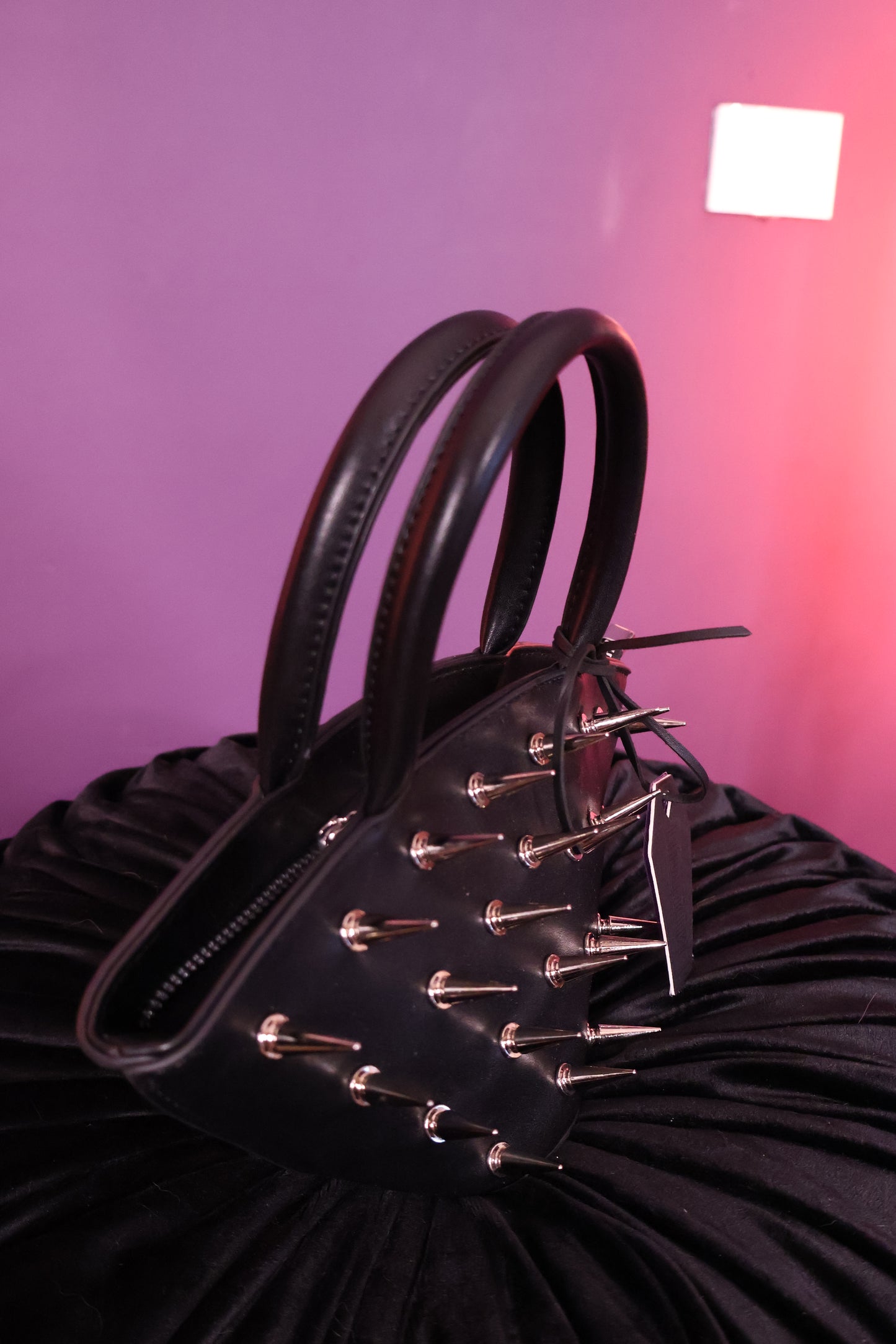 Rebel Relic | Bolso de Mano con Diseño de Picos
