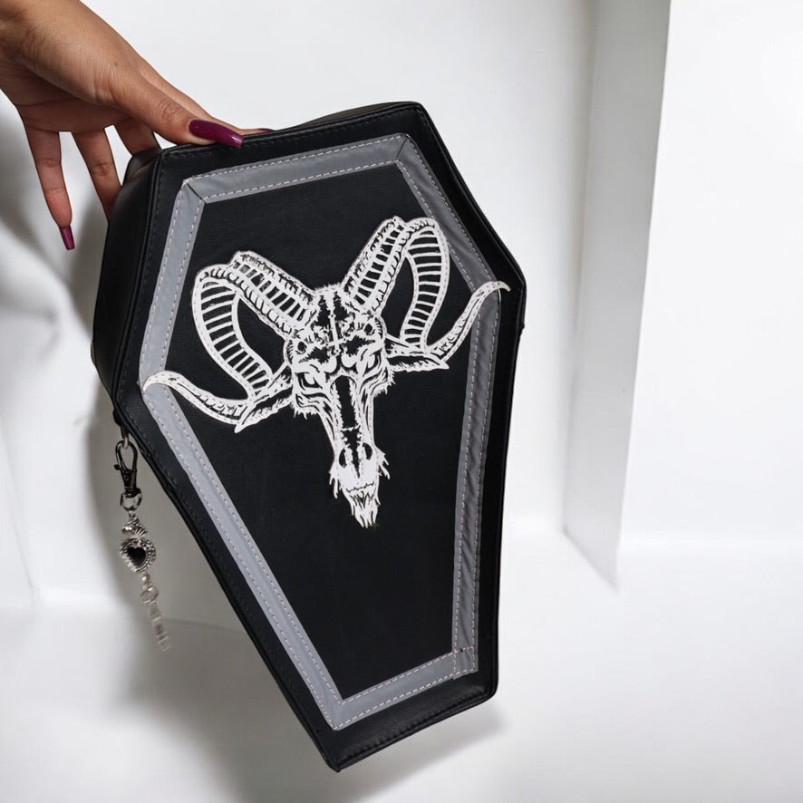 Abyss Baphomet | Mochila Gótica de Ataud con Diseño Demonio