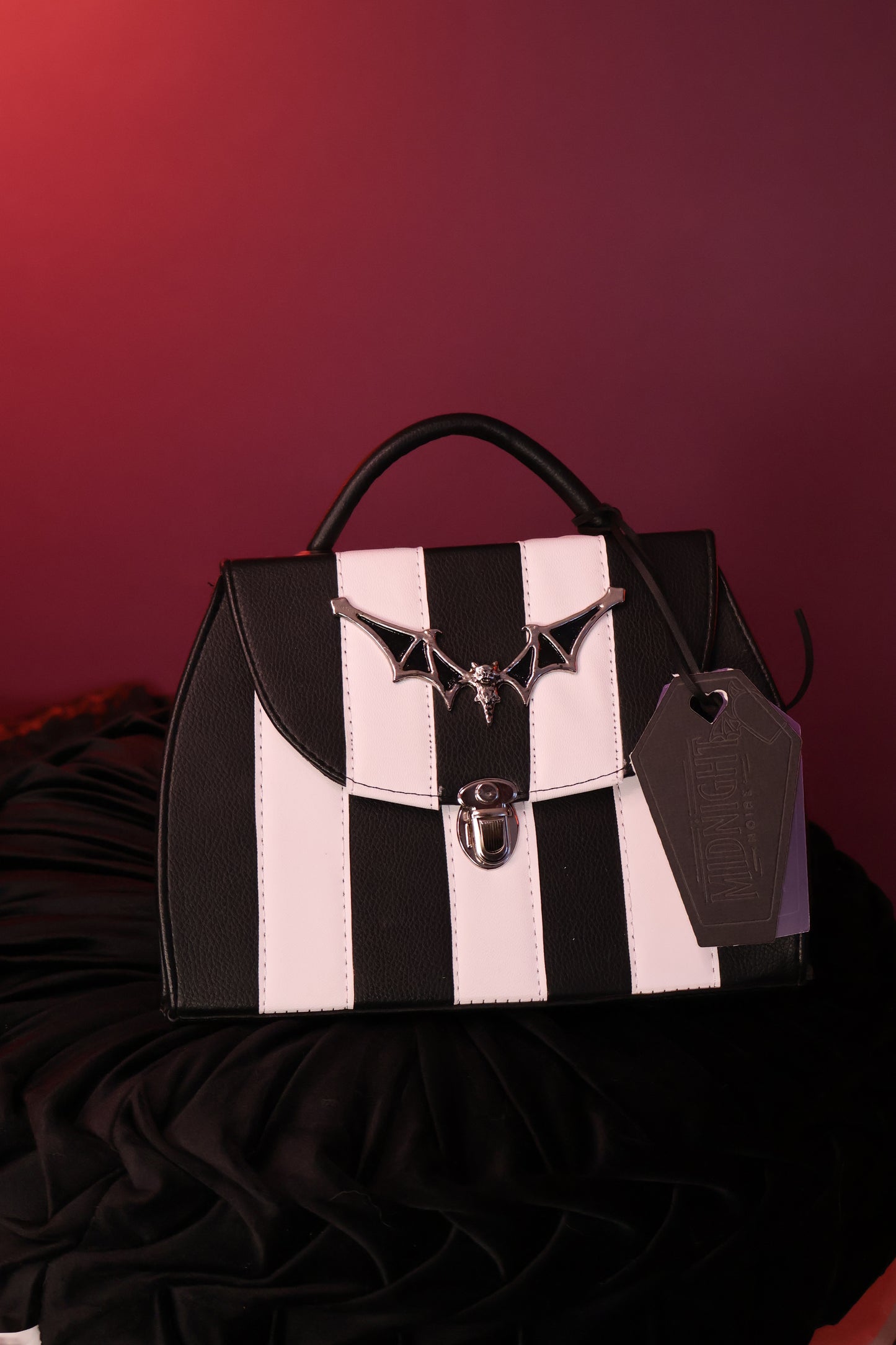 Stripes of the Night | Bolsa Gótica con Diseño Murciélago