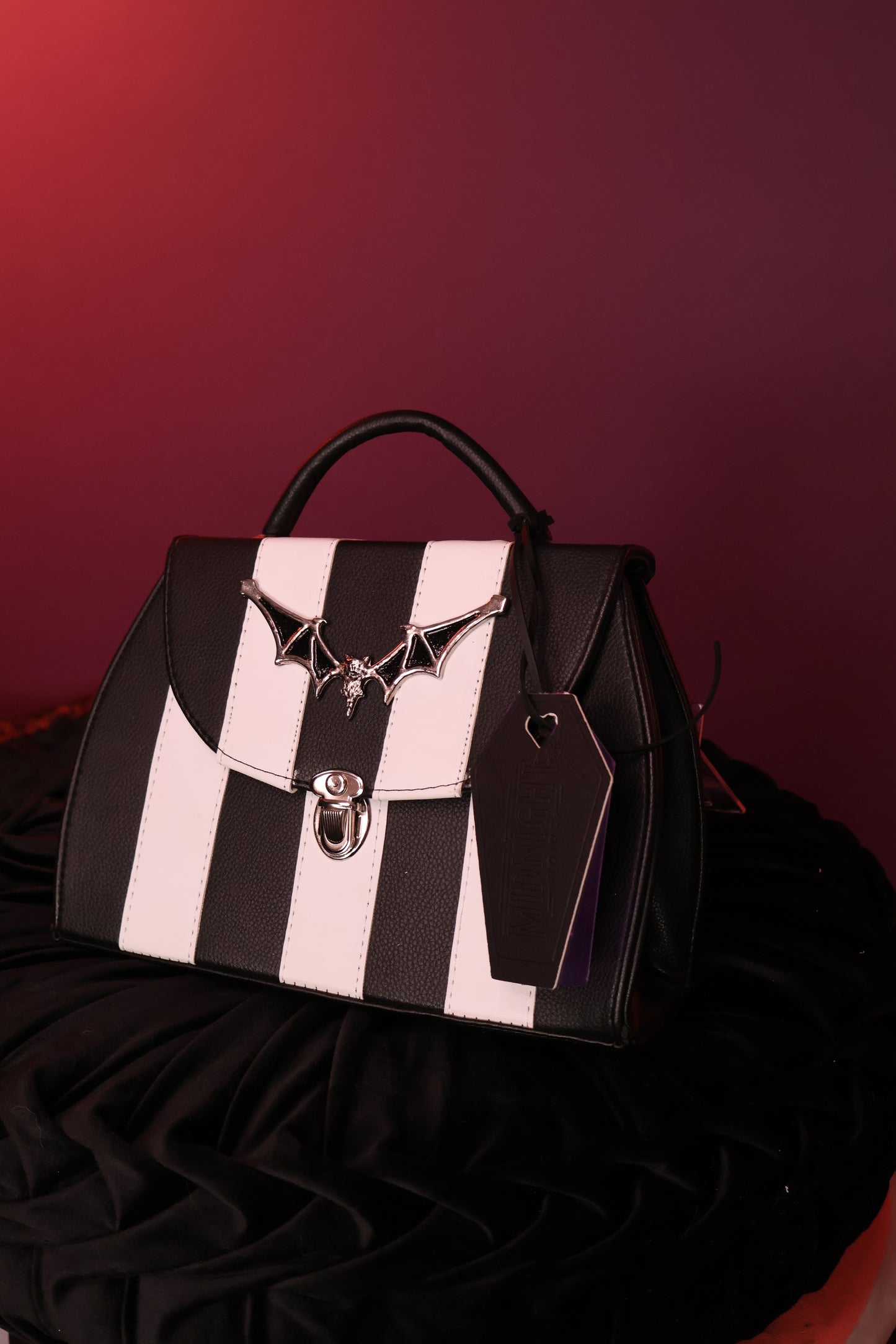 Stripes of the Night | Bolsa Gótica con Diseño Murciélago