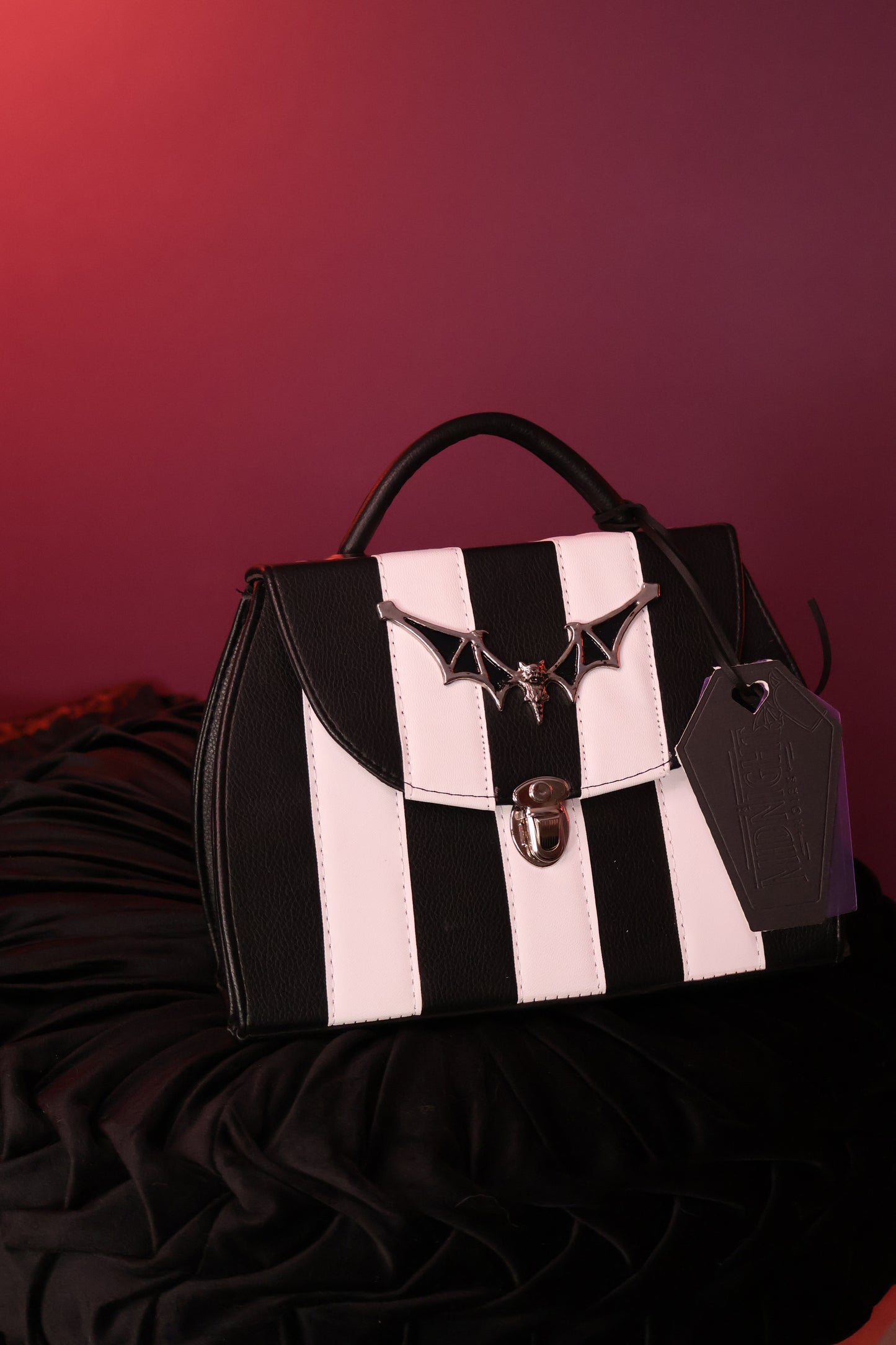 Stripes of the Night | Bolsa Gótica con Diseño Murciélago