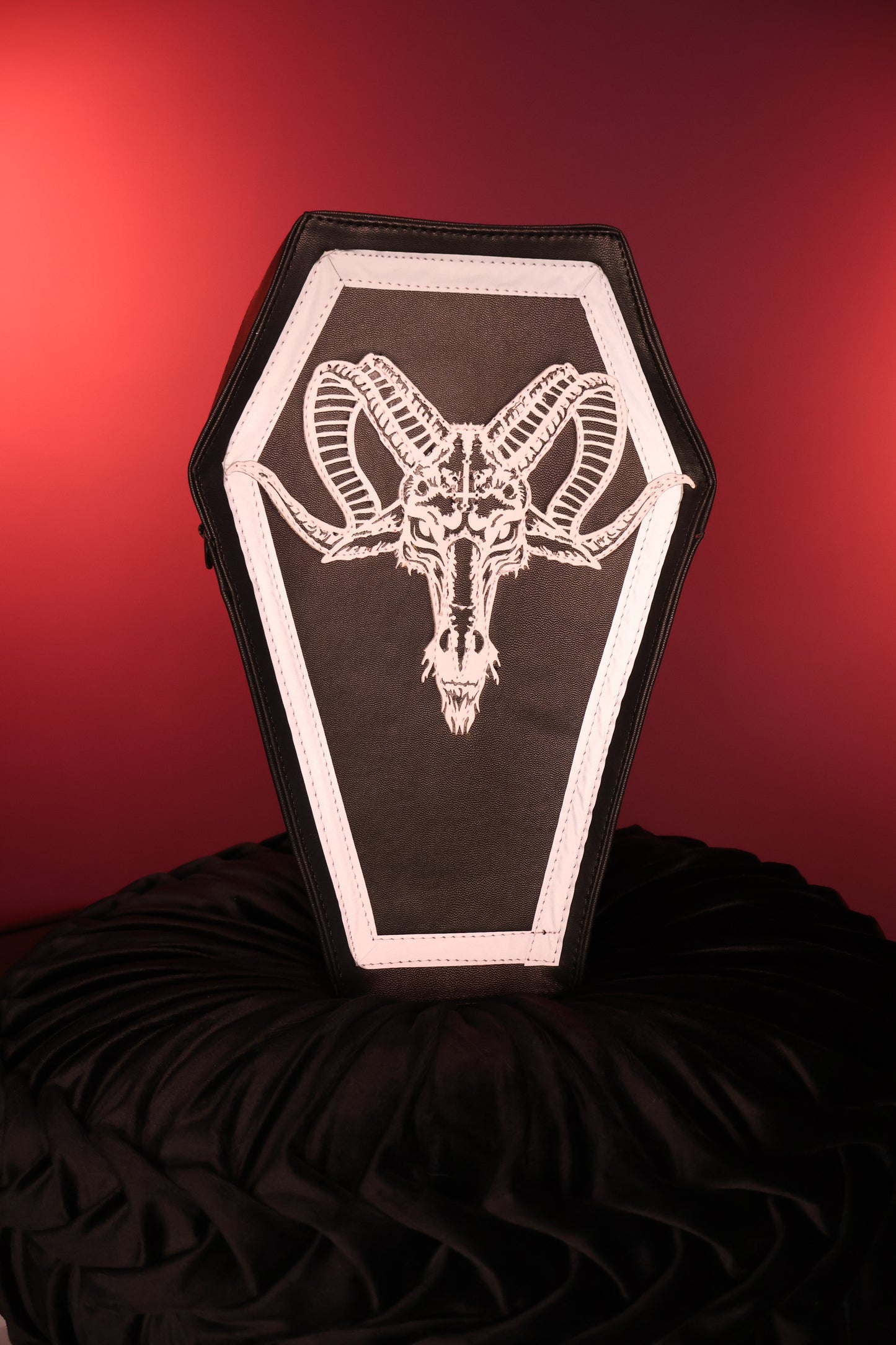 Abyss Baphomet | Mochila Gótica de Ataud con Diseño Demonio