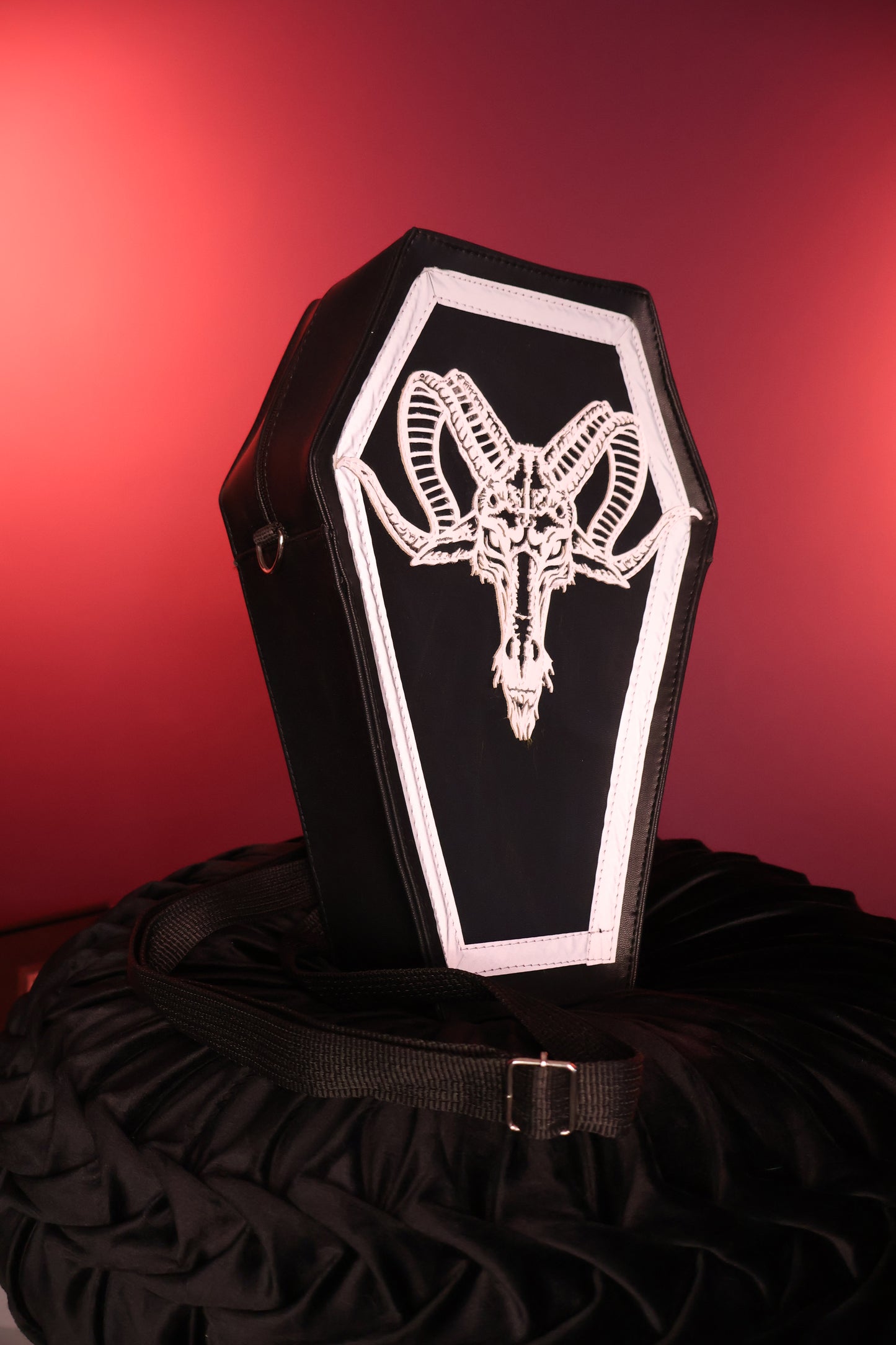 Abyss Baphomet | Mochila Gótica de Ataud con Diseño Demonio