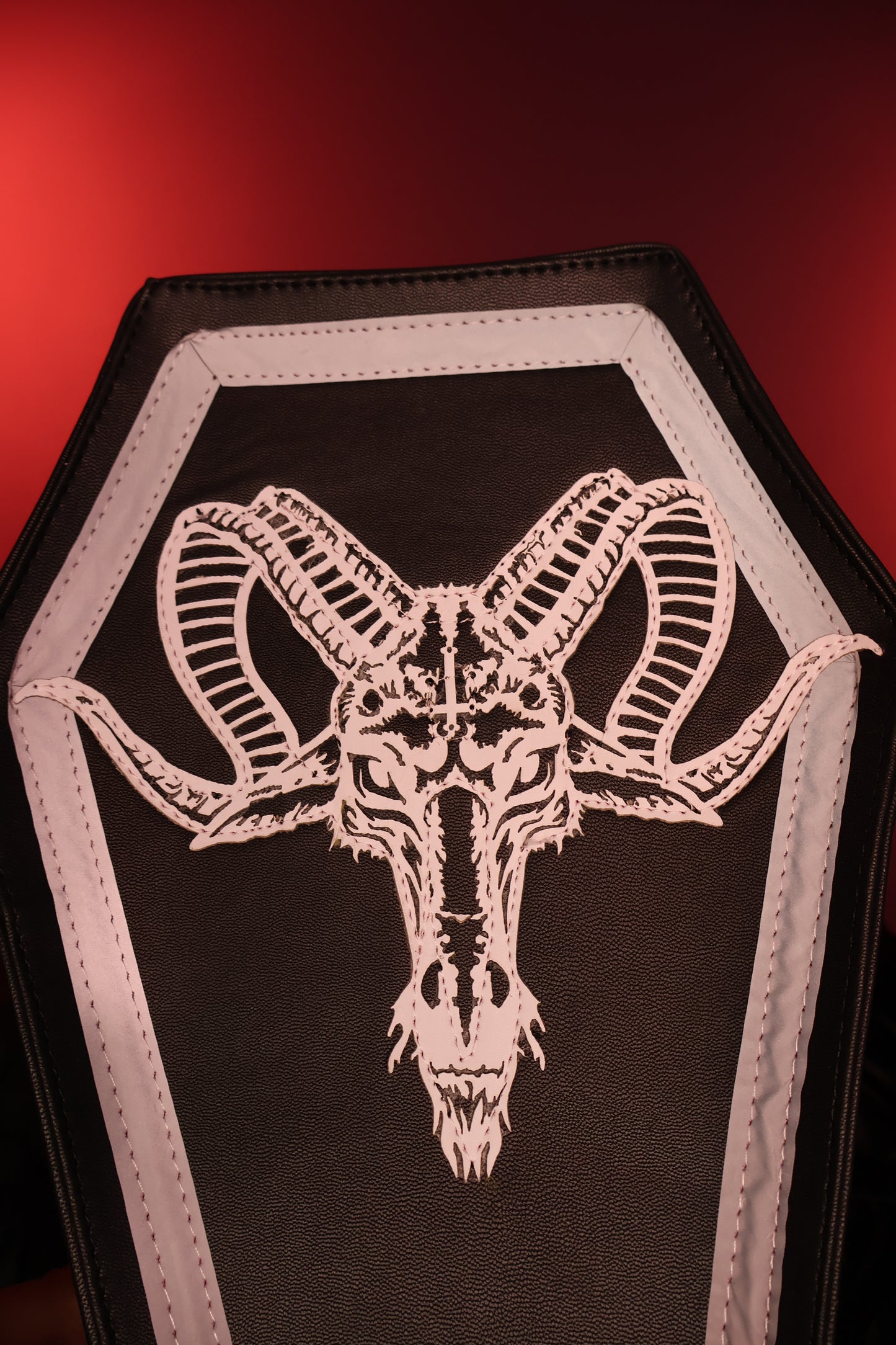 Abyss Baphomet | Mochila Gótica de Ataud con Diseño Demonio