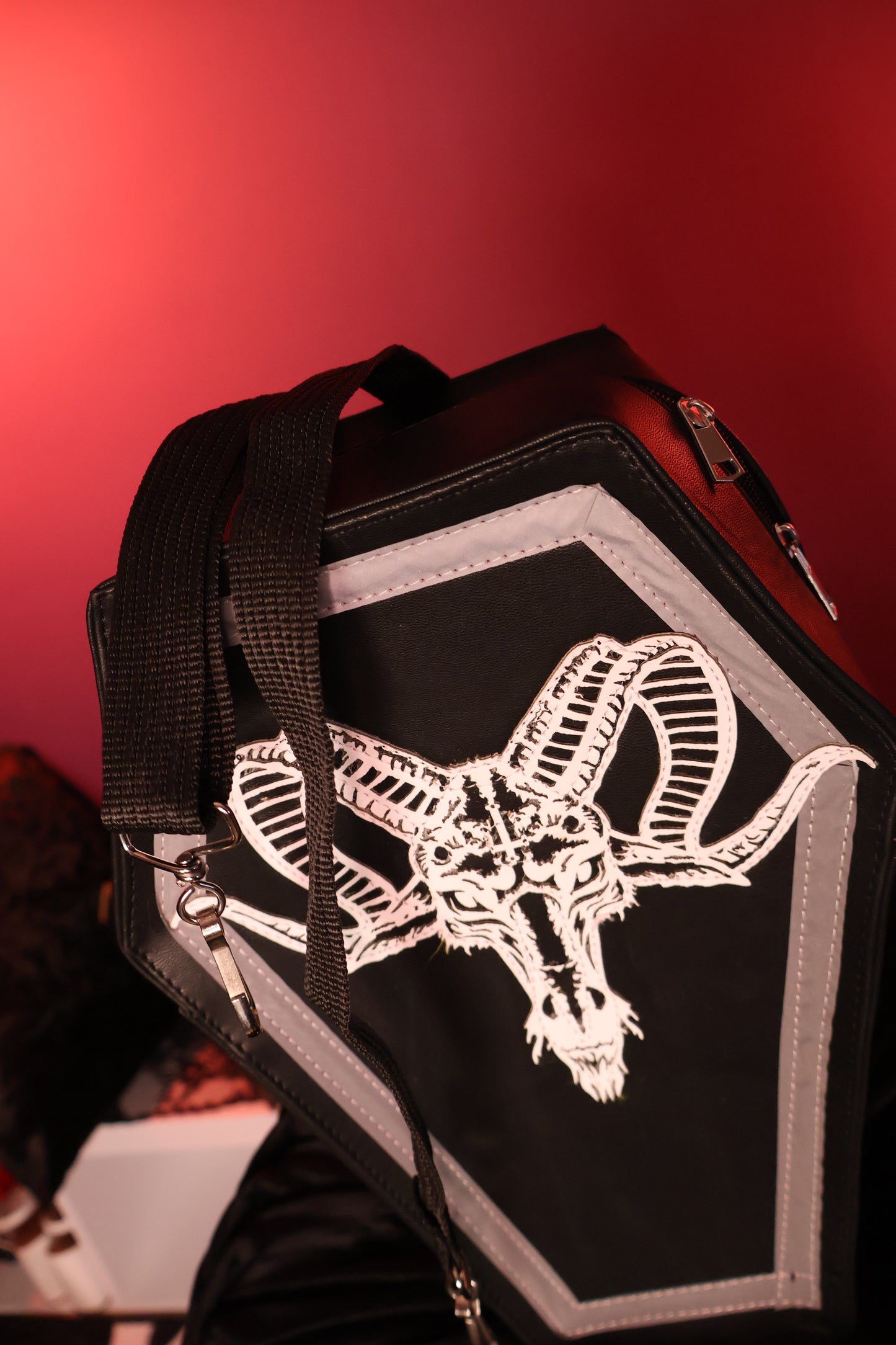 Abyss Baphomet | Mochila Gótica de Ataud con Diseño Demonio