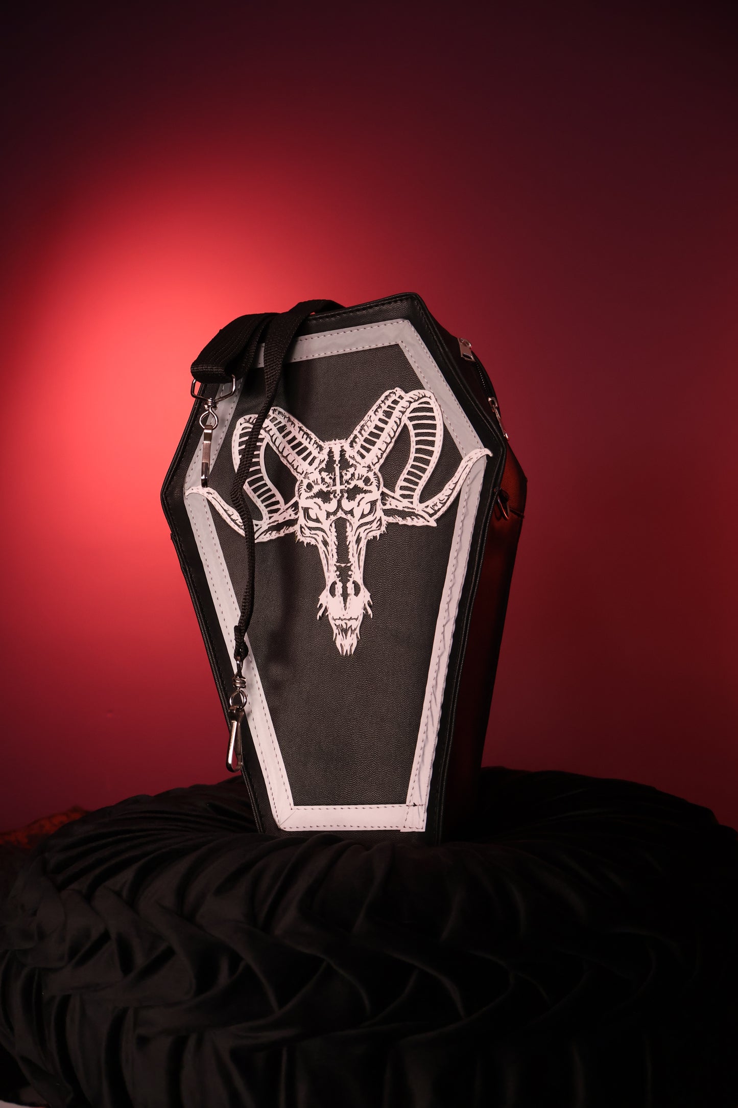 Abyss Baphomet | Mochila Gótica de Ataud con Diseño Demonio