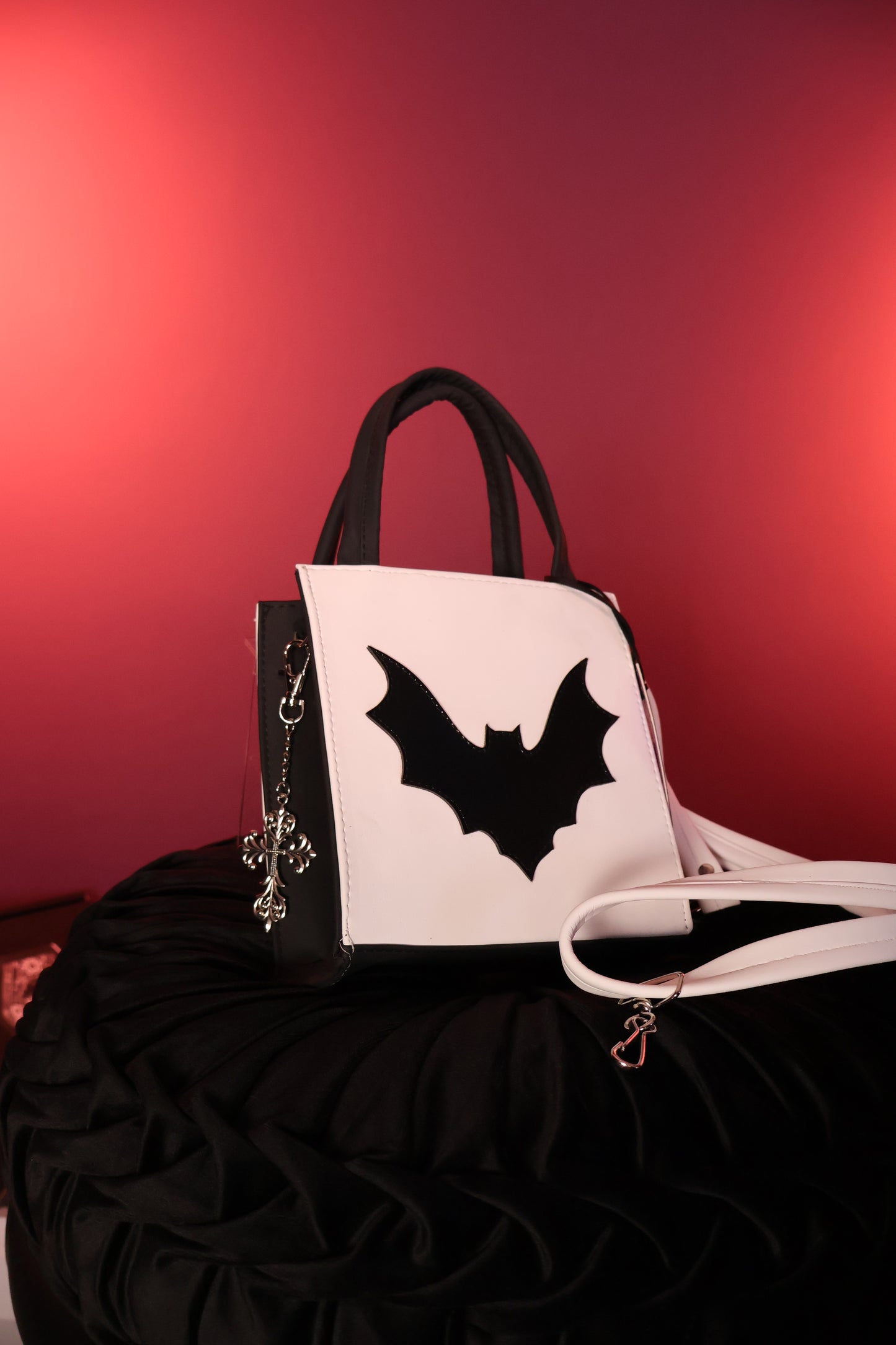 Ivory Bat | Bolsa Gótica  Rectangular con Diseño Murciélago