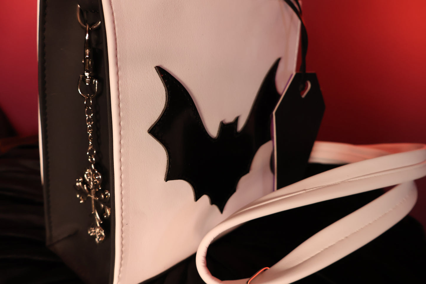 Ivory Bat | Bolsa Gótica  Rectangular con Diseño Murciélago