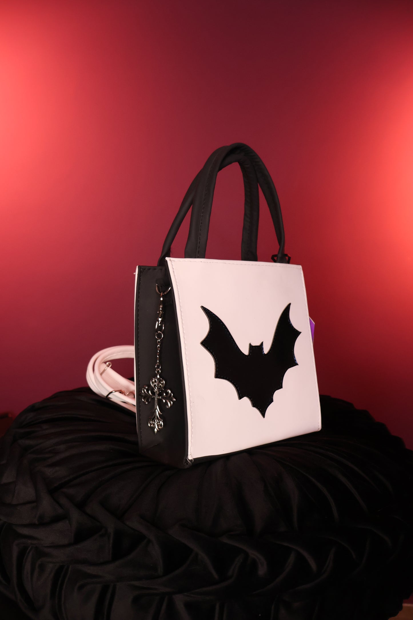 Ivory Bat | Bolsa Gótica  Rectangular con Diseño Murciélago