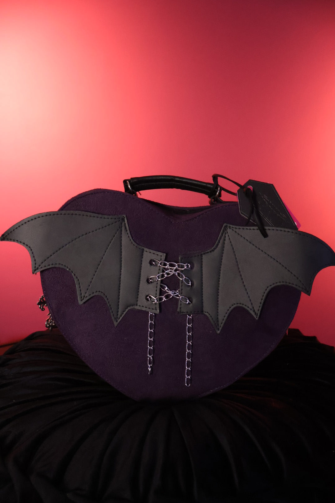 Lilith's Embrace | Mochila Gótica de Corazón con Alas de Murciélago y cadena