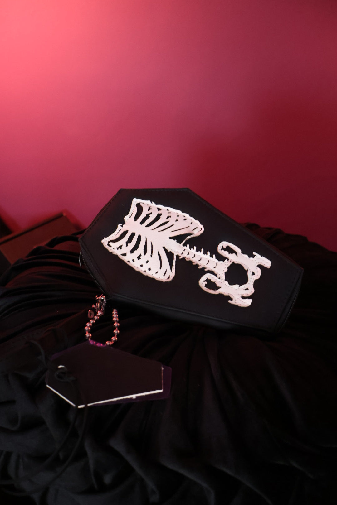 Bone Cathedral | Cartera de Ataúd con Diseño Esqueleto