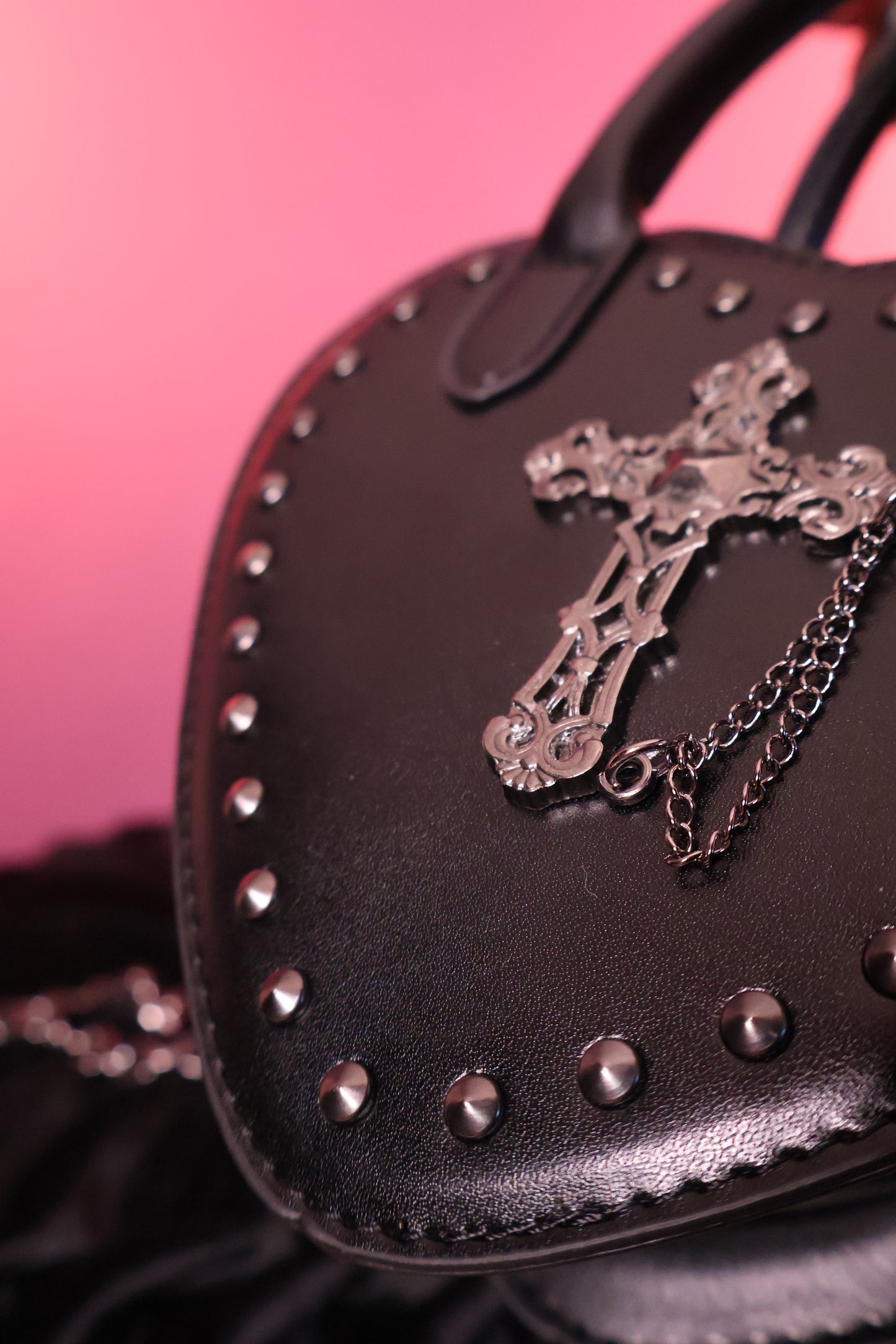 Sanctum Cross | Bolso de Mano Gótico con Diseño de Cruz
