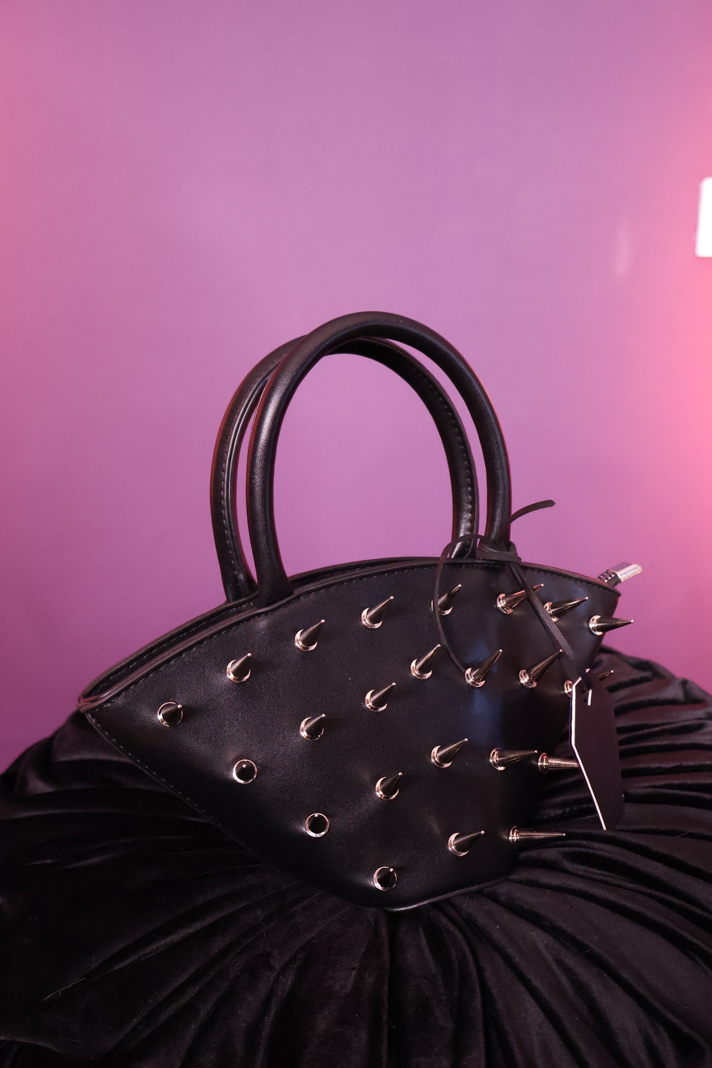 Rebel Relic | Bolso de Mano con Diseño de Picos
