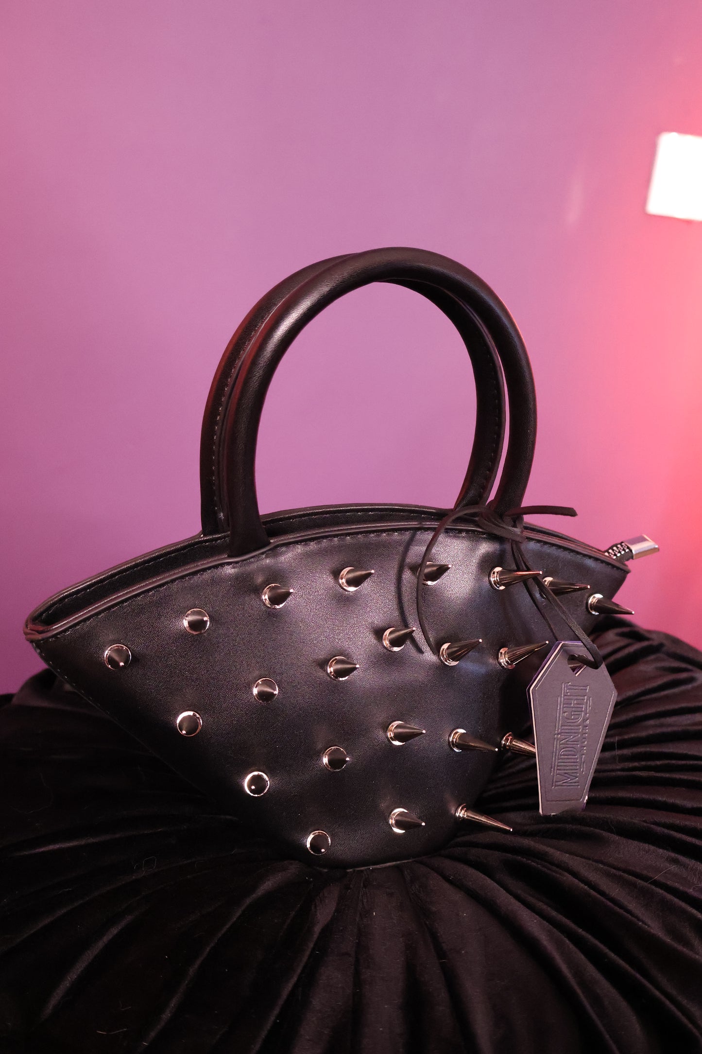 Rebel Relic | Bolso de Mano con Diseño de Picos